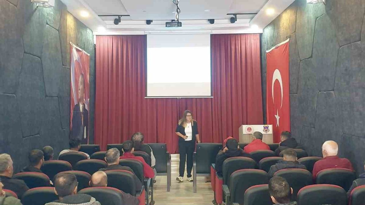 Cezaevlerinde aile içi iletişimi güçlendirmeye yönelik eğitim düzenlendi