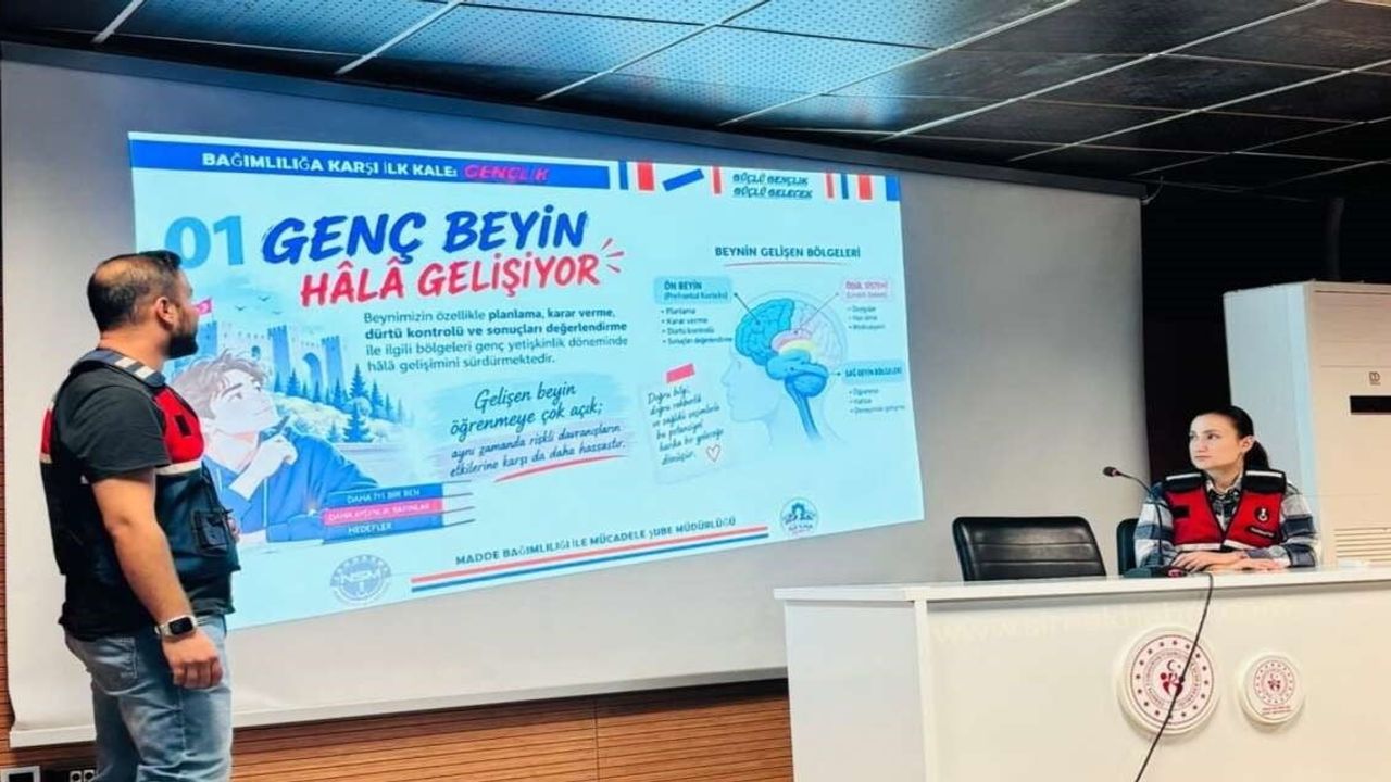 Cezeri kız yurdu'nda jandarma ile bağımlılığa karşı bilinç seferberliği