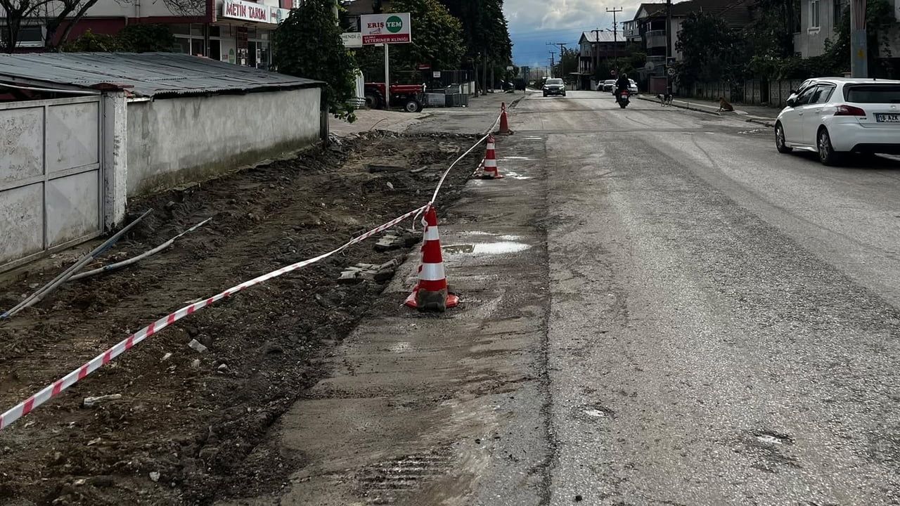 Çilimli'de adım adım: kaldırımlarda yenileme çalışması başladı