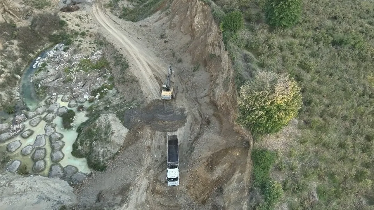 Çilimli'de durdurulan kaçak atık konvoyuna 3 kamyonla el konuldu