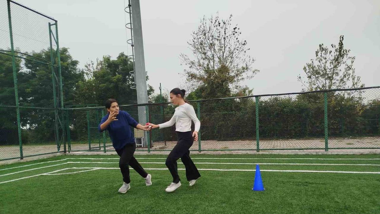 Çilimli'de gençlerin yarışında atletizm coşkusu