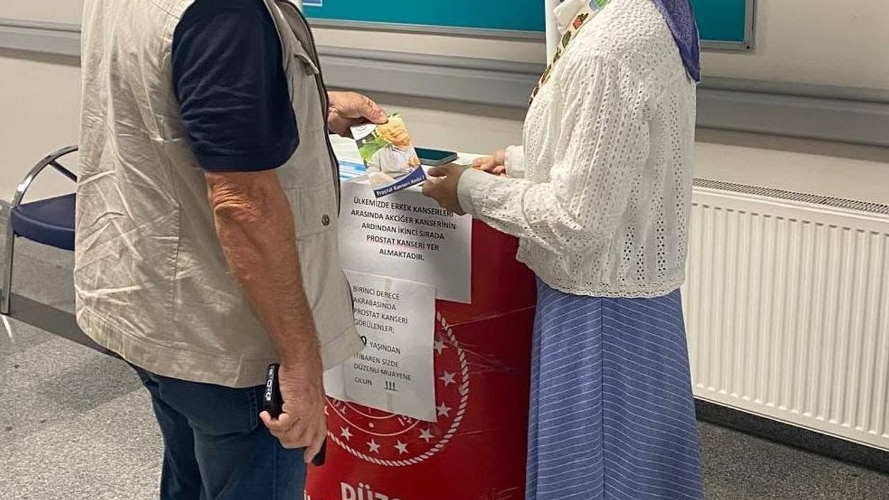 Çilimli'de sağlık stantı prostat kanseri ve lenfomada erken tanıyı öne çıkardı