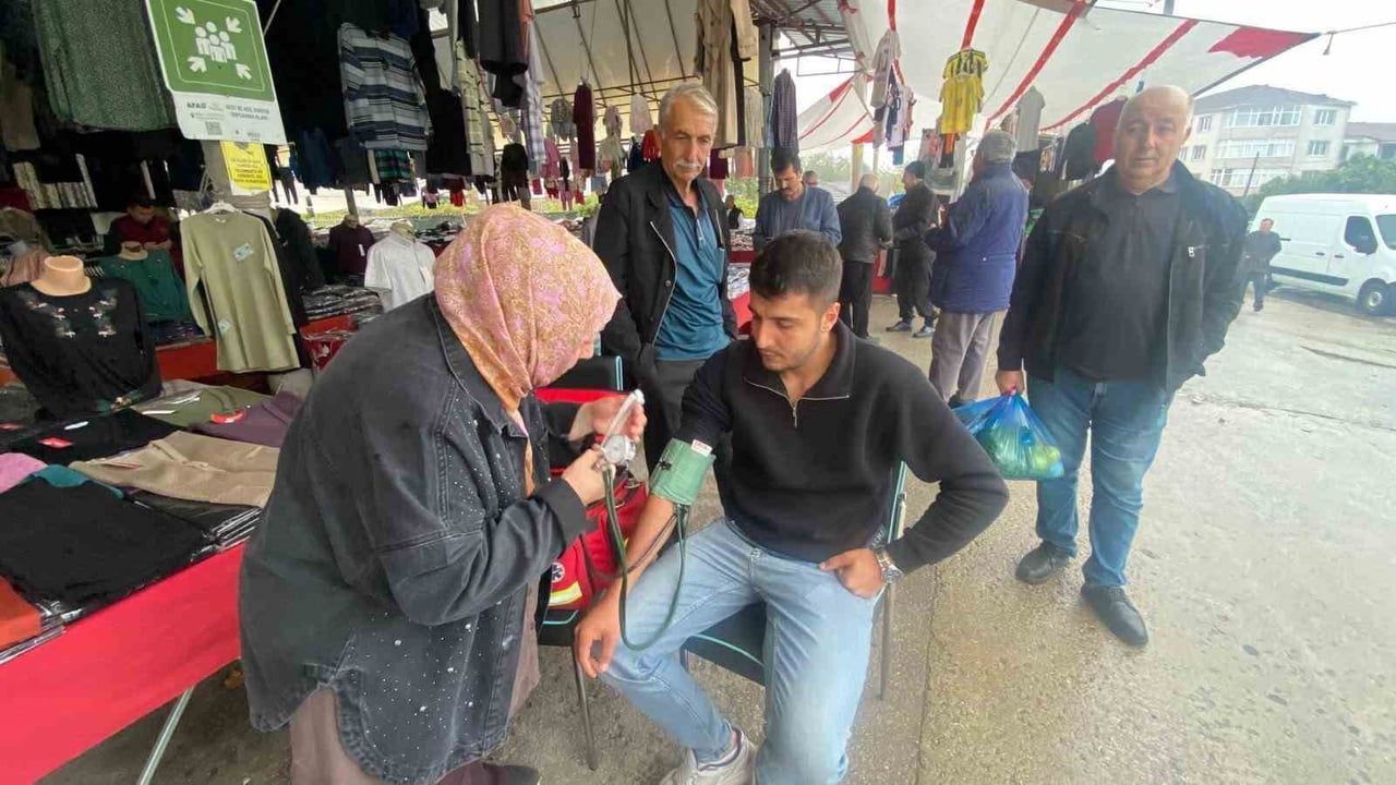 Çilimli pazarında nabız ve tansiyonla kalp sağlığına dikkat çekildi
