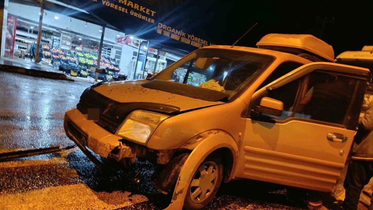 Çimento yüklü silobasın karıştığı zincirleme kaza Doğanşehir'de maddi hasar bıraktı