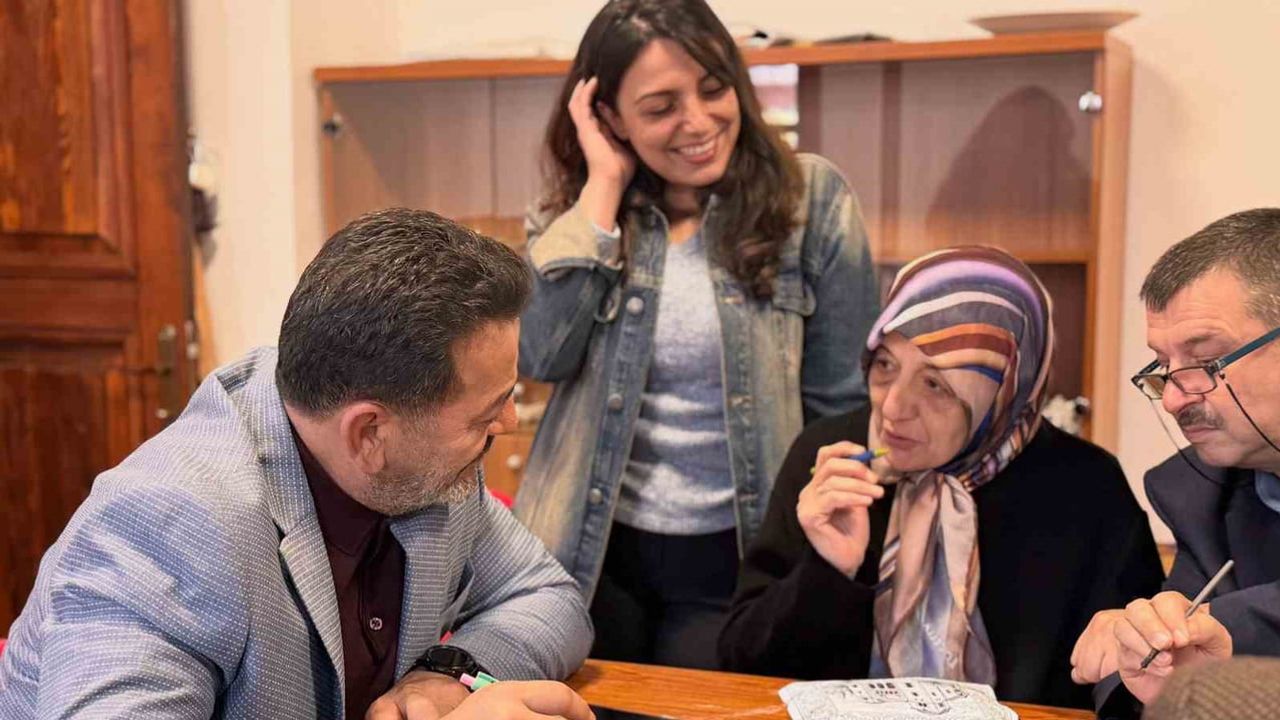 Çiniyle iyileşen eller: şehit yakınları ve gaziler sanatla buluştu