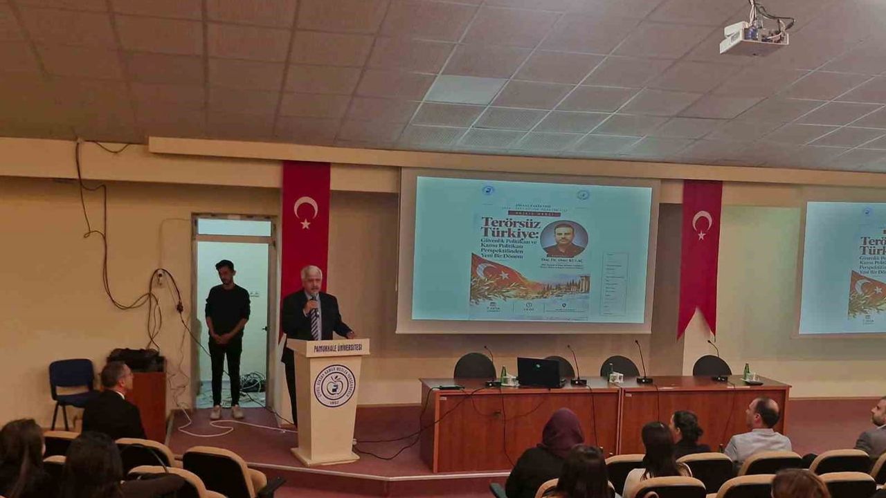 Çivril'de akademik yıl, terörsüz Türkiye vizyonunu tartışan açılış dersiyle başladı