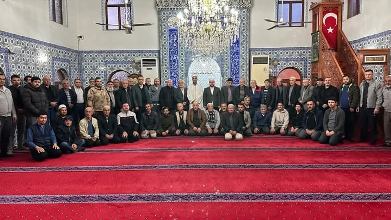 Çivril'de cami cemaatini buluşturan sabah programı
