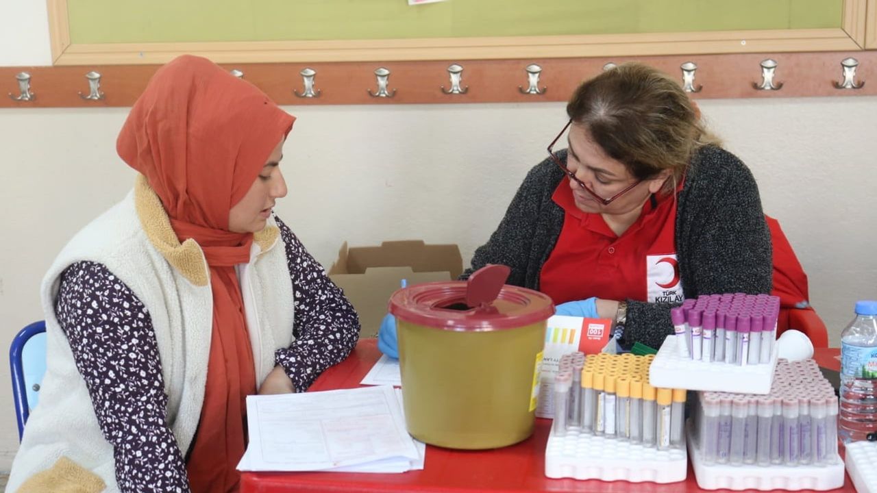 Çivril'de miniklerin çağrısı velileri seferber etti: bir günde yaklaşık 100 ünite kan