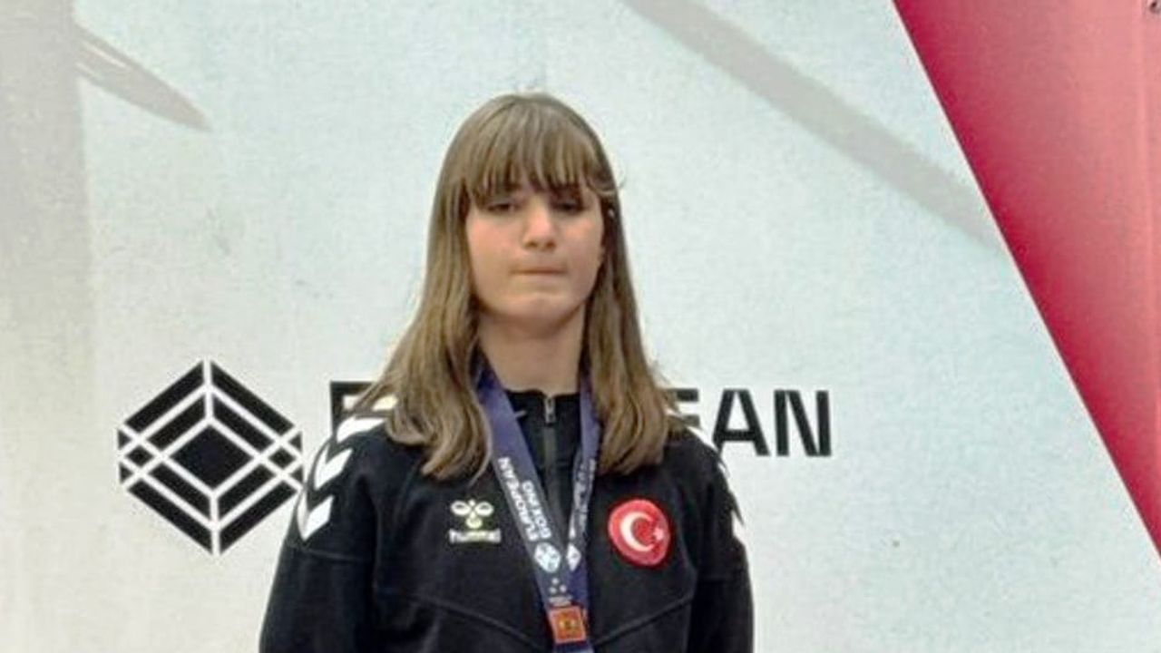Cizreli ringde iz bıraktı: Sudenur Yalgettekin Avrupa üçüncüsü