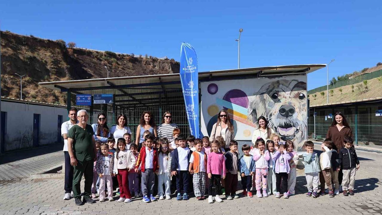 Çocuklar Aydın'da bakım merkezinde can dostlarla tanıştı