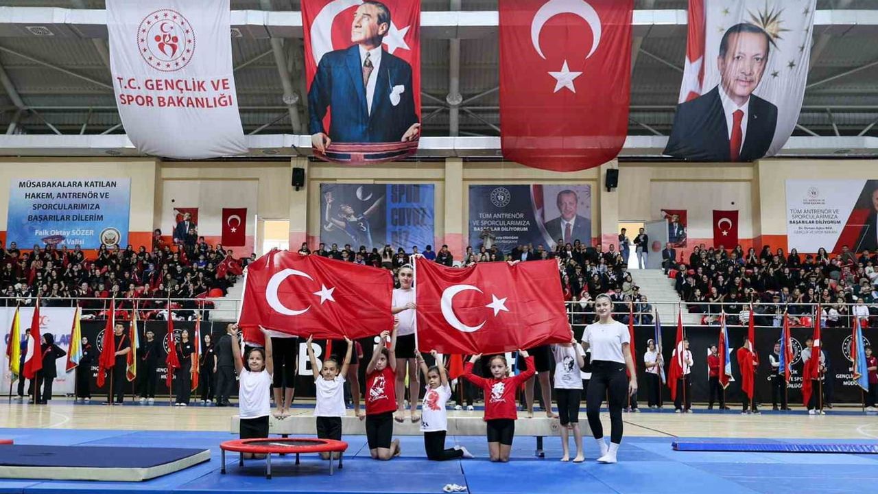 Çocukların coşkusu korteji renklendirdi: Bilecik'te 29 ekim kutlaması