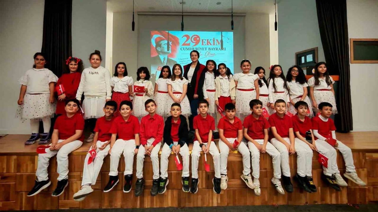 Çocuklarla coşku dolu 29 ekim kutlaması TEGV Van Nirun Şahingiray Eğitim Parkı'nda