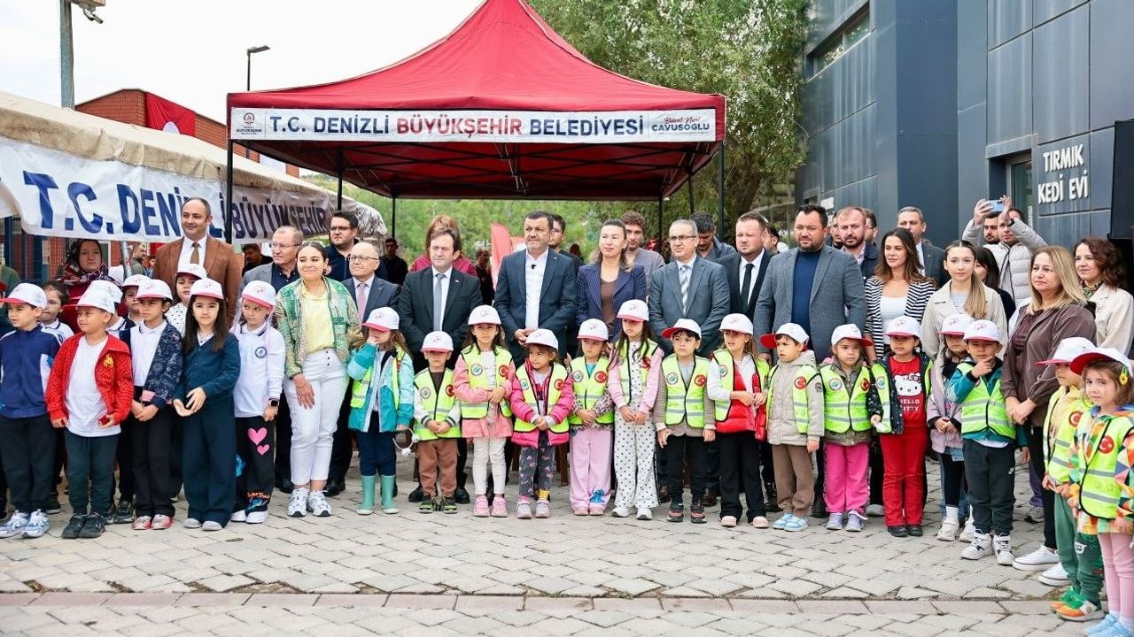 Çocuklarla tesisi gezen Bülent Nuri Çavuşoğlu can dostlara sahip çıkma çağrısı yaptı