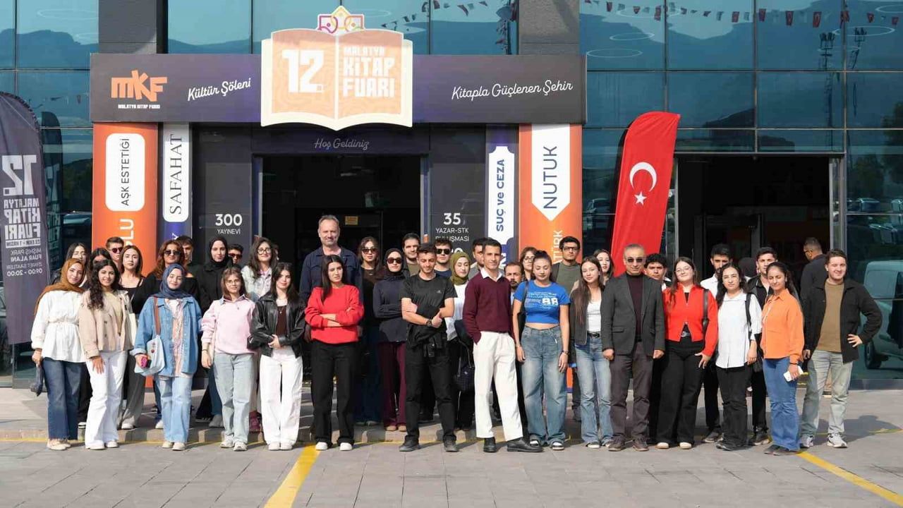 Coğrafyacılar yayınevleriyle buluştu: İnönü öğrencileri kitap fuarında