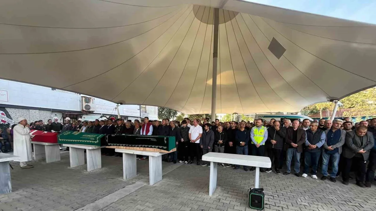 Çorlu’da aynı saatte vedalaşma: KKTC faciası kurbanı ile Kıbrıs gazisi yan yana uğurlandı