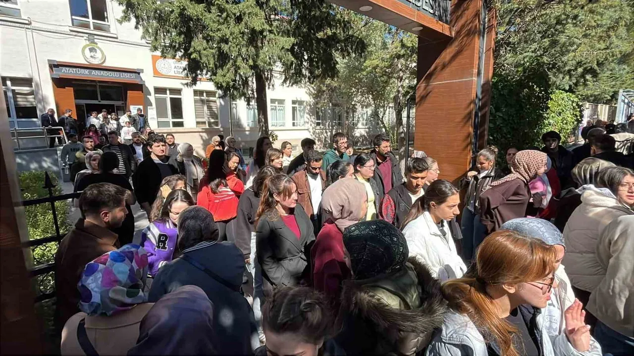 Çorum’da 130 dakikalık KPSS maratonunda ön lisans adayları ter döktü