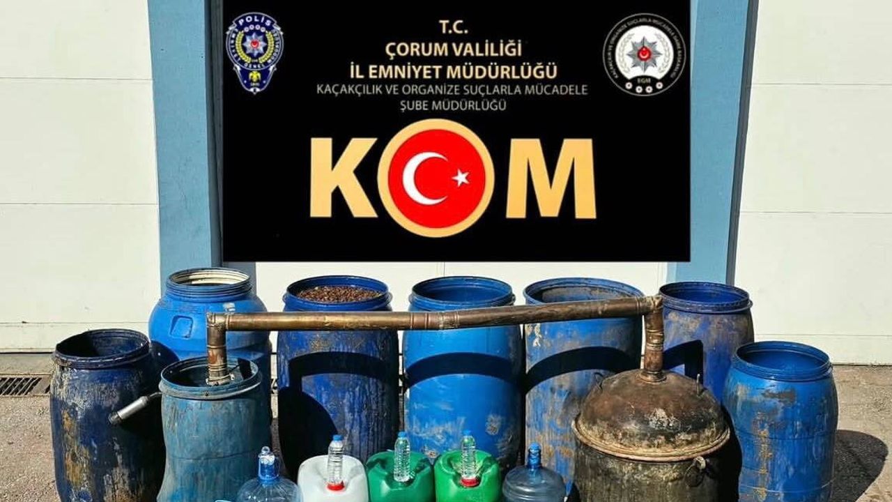 Çorum’da dört adrese eş zamanlı operasyonda bin 80 litre kaçak içki ele geçirildi