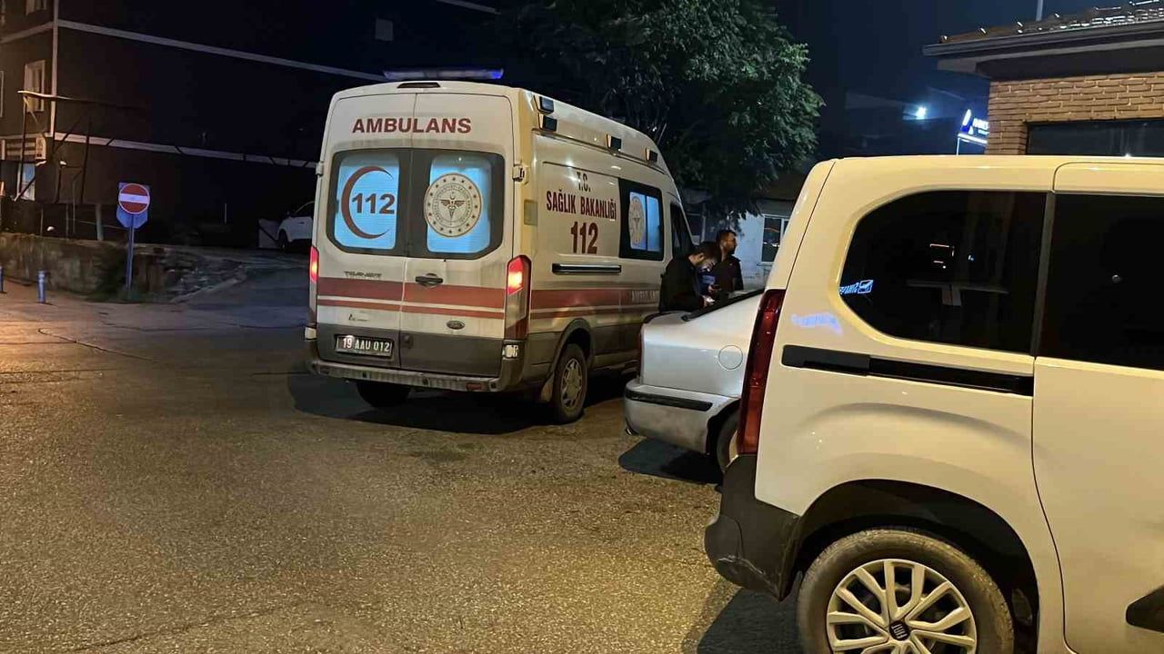 Çorum'da Yavruturna Mahallesi'nde yabancı uyruklu genç bıçaklandı