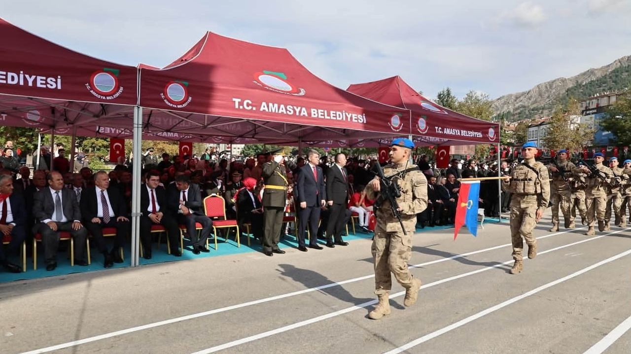 Coşku meydanı doldurdu: Amasya'da 103. yıl kutlamaları