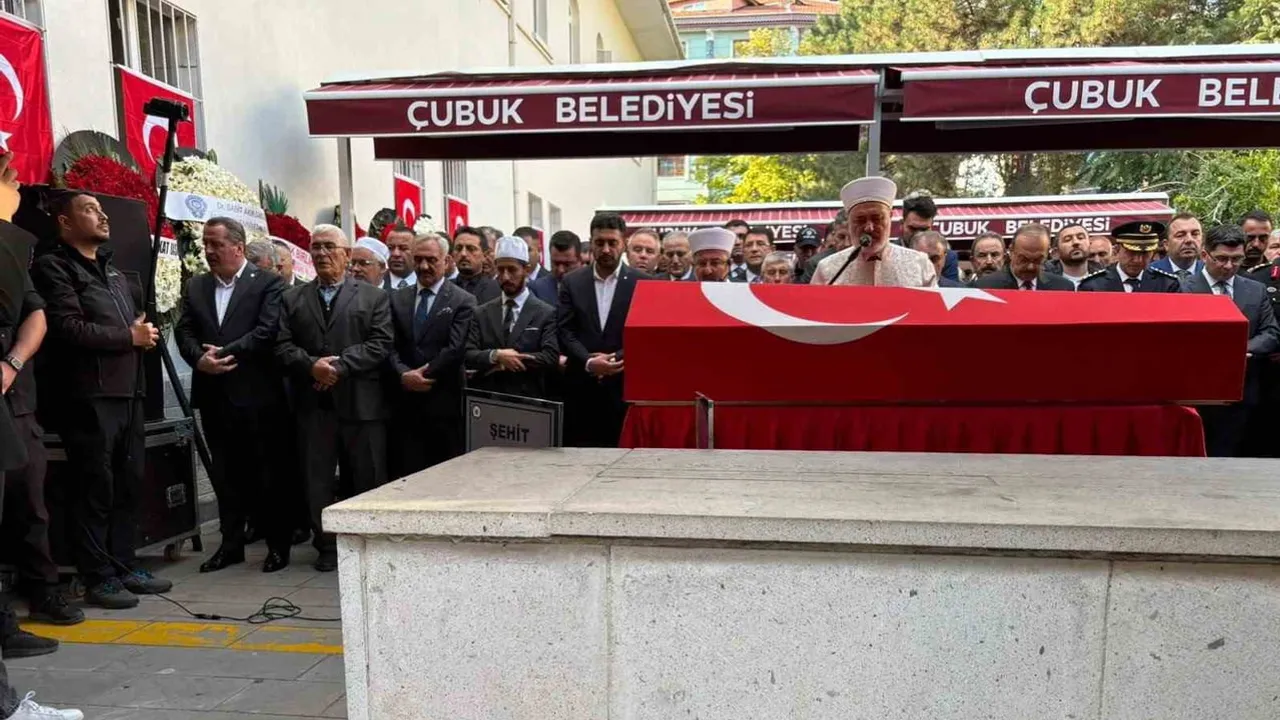 Çubuk'ta son görev: şehit polis Ahmet Türkoğlu dualarla uğurlandı