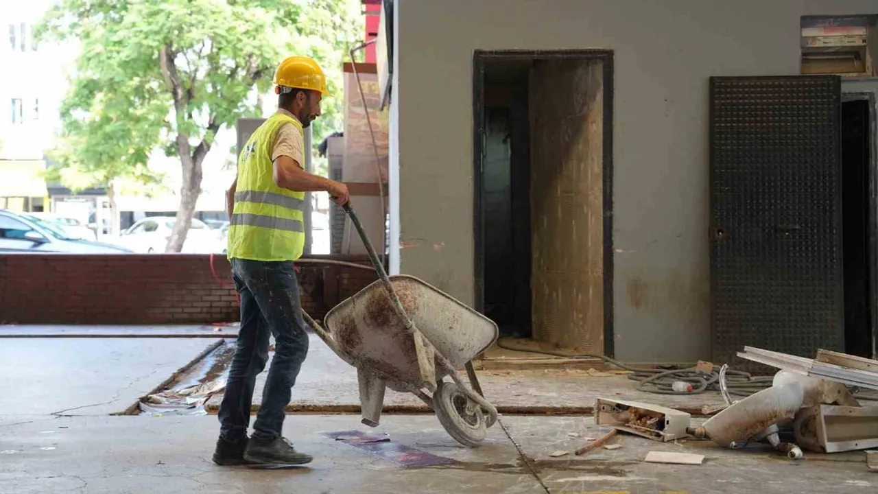 Çukurova'da kapalı semt pazarlarına modern dokunuş