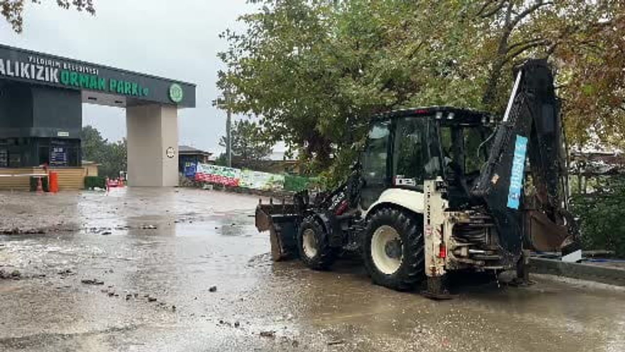 Cumalıkızık’ta köprü sular altında kaldı: BUSKİ müdahale ediyor