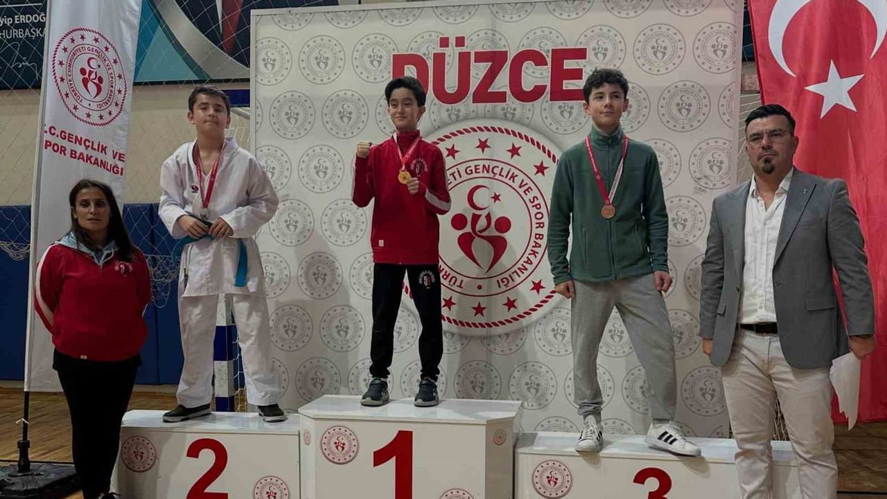 Cumayeri’nde 185 sporcu tatamiyi doldurdu: madalya için sıkı mücadele