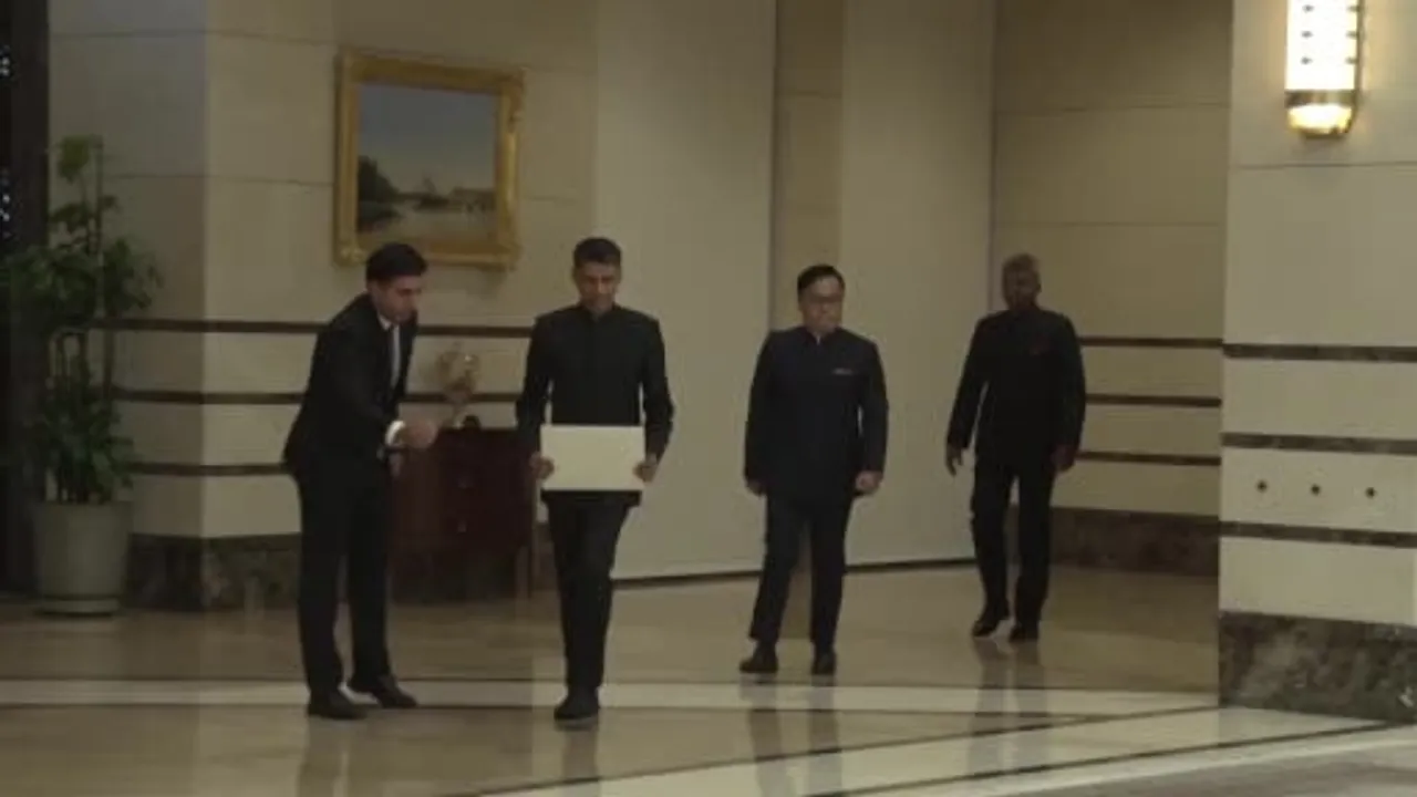 Cumhurbaşkanı Erdoğan diplomasi trafiğini ağırladı: beş büyükelçiden güven mektupları