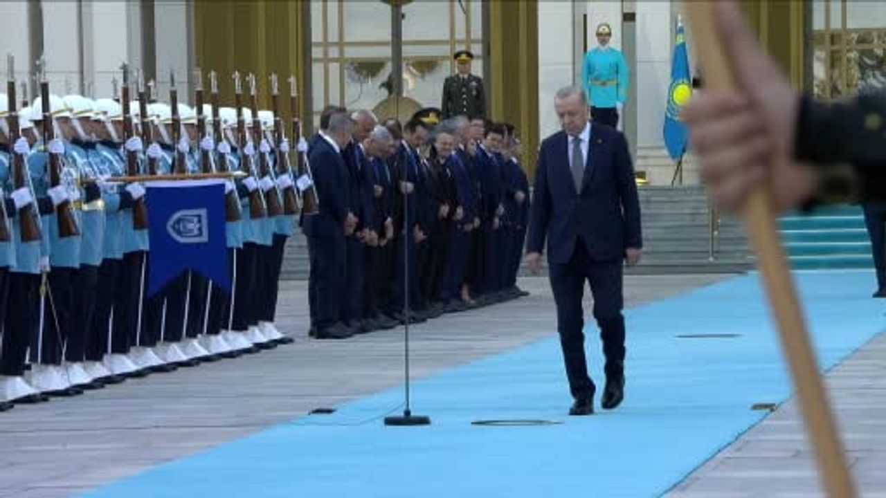 Cumhurbaşkanı Erdoğan, törenle gelen Tokayev’i külliyede ağırlıyor