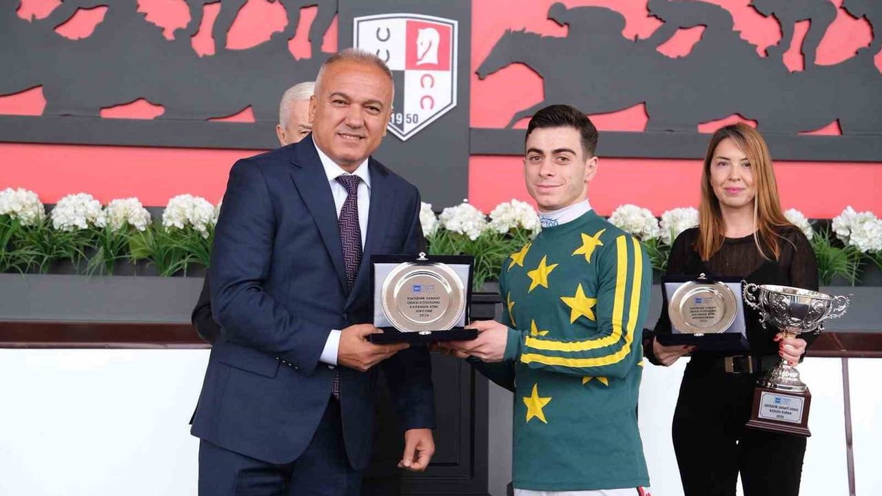 Cumhuriyet coşkusu hipodromda: Eskişehir Sanayi Odası koşusunu Manguda kazandı