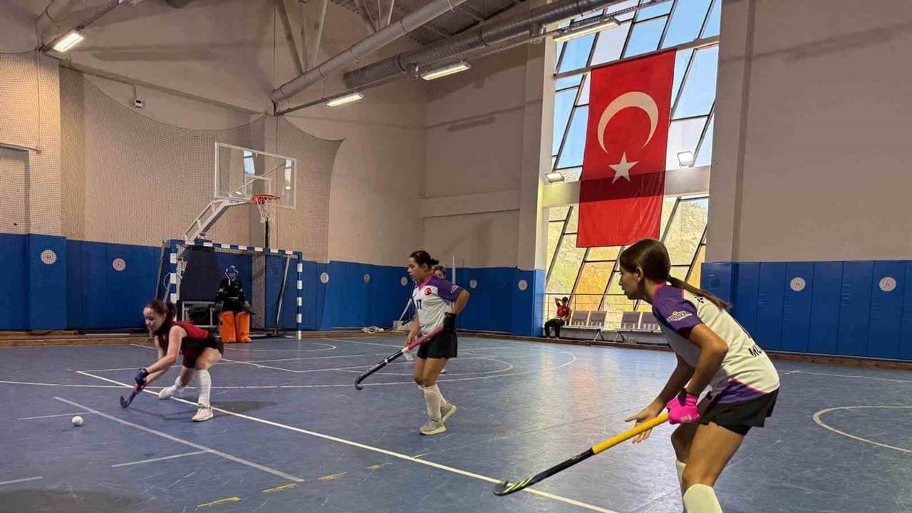 Cumhuriyet coşkusu sahada: Muğla'da hokey kupası sona erdi