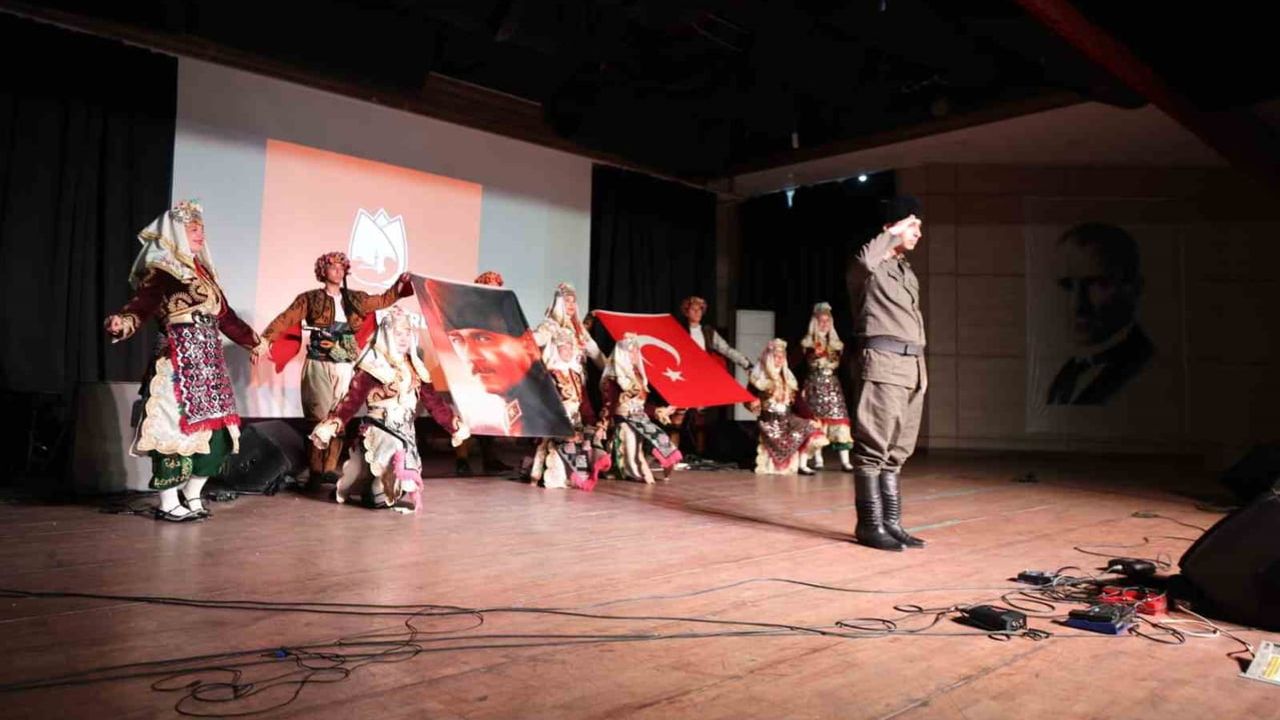 Cumhuriyet coşkusu Yunusemre'de konser ve gösterilerle yükseldi