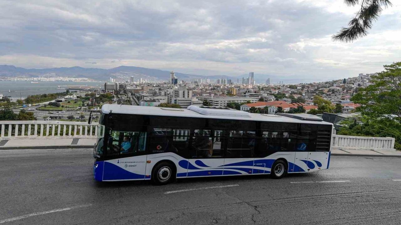 Cumhuriyet coşkusuna ulaşım desteği: İzmir seferleri bayrama göre yeniden planlandı