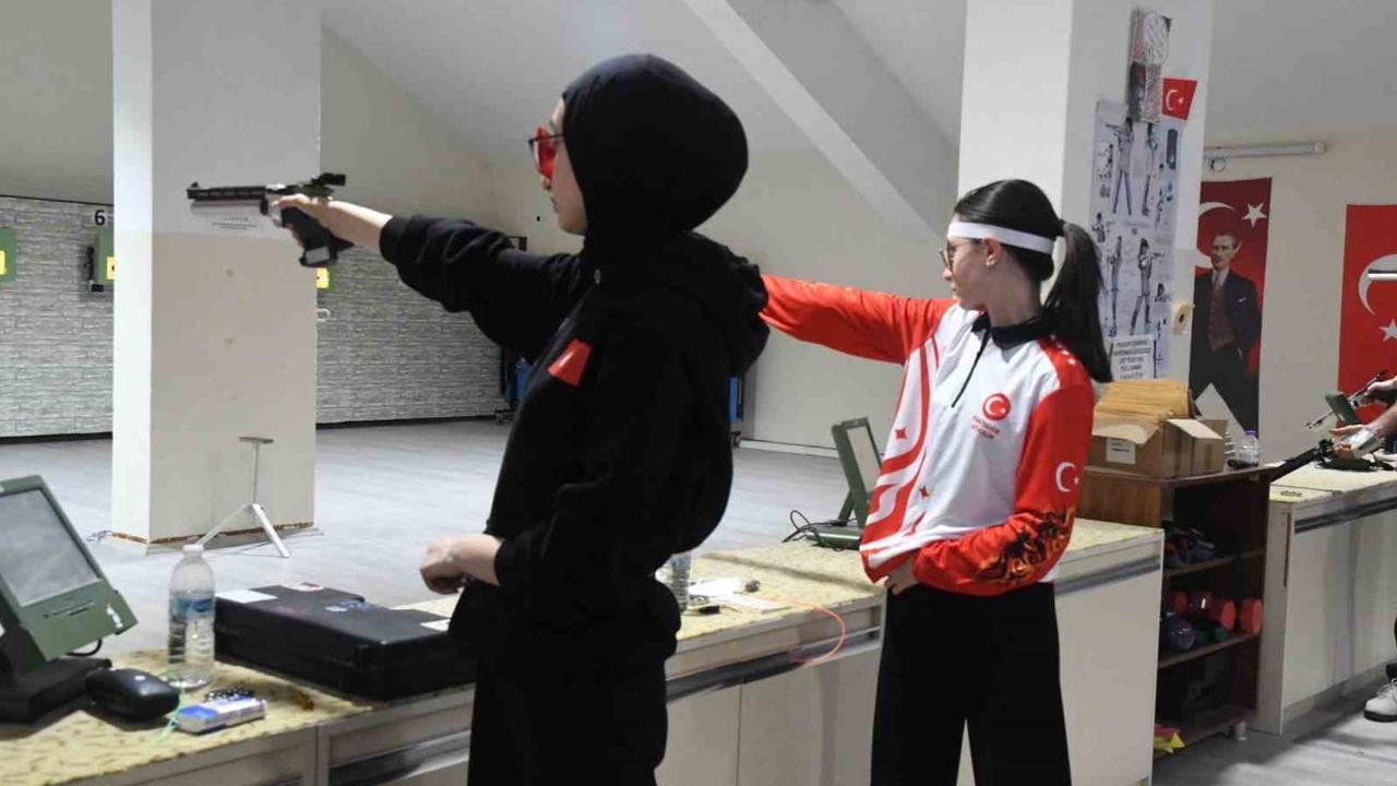 Cumhuriyet coşkusunda havalı silahlar atıcılık kupası Eskişehir'de düzenlendi