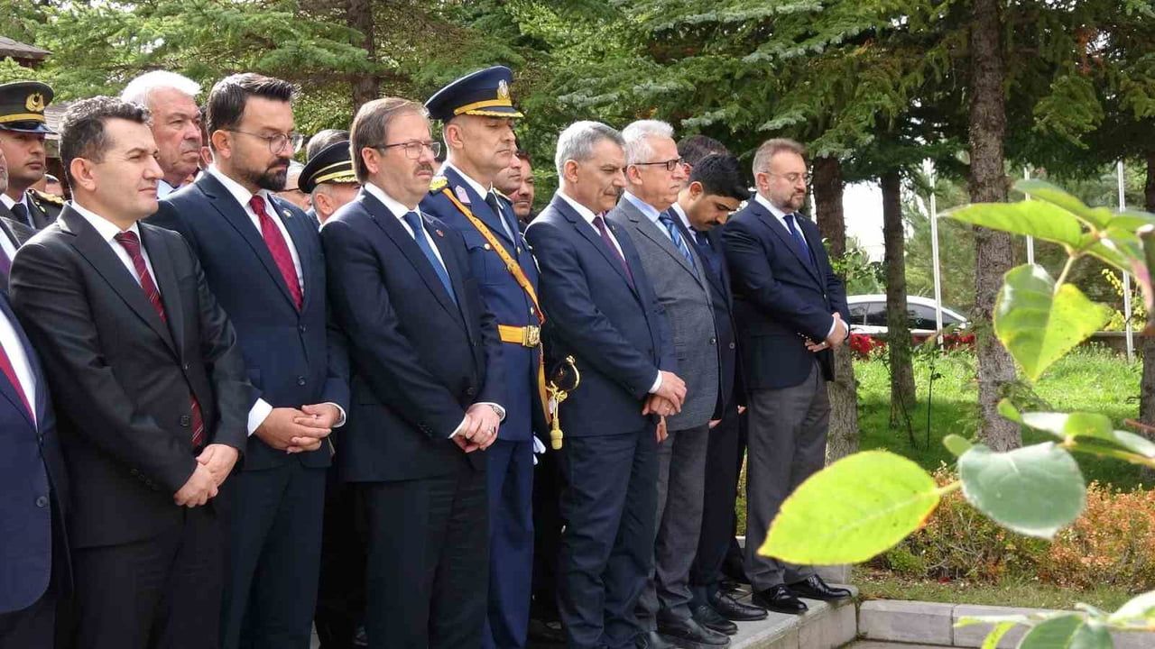 Cumhuriyet coşkusunda Yozgat'ta şehitlere saygı ve dualar