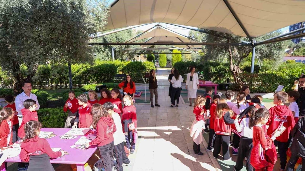 Cumhuriyet coşkusuyla bilimi keşfettiler: öğrenciler matematik ve bilim parkını gezdi