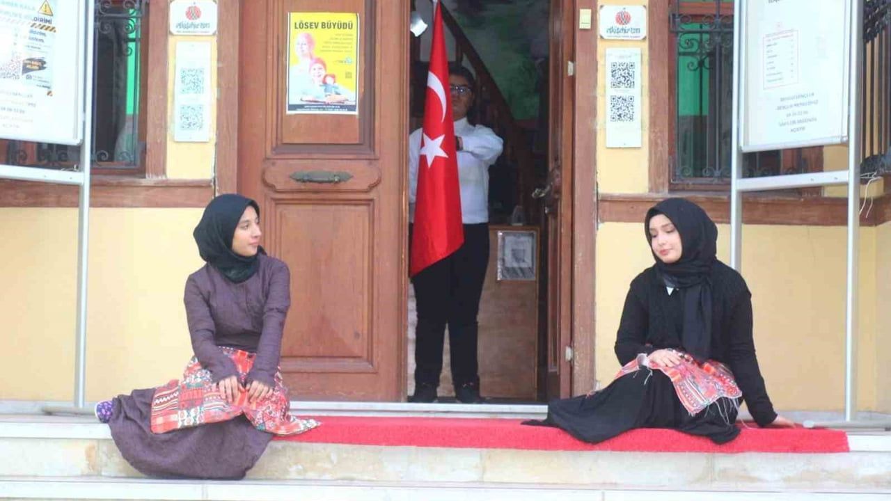 Cumhuriyet'i gençler sahnede yaşattı
