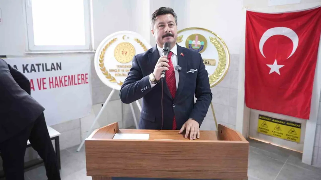Cumhuriyet kupası yüzme yarışları Yenişehir'de ilk kez yapıldı