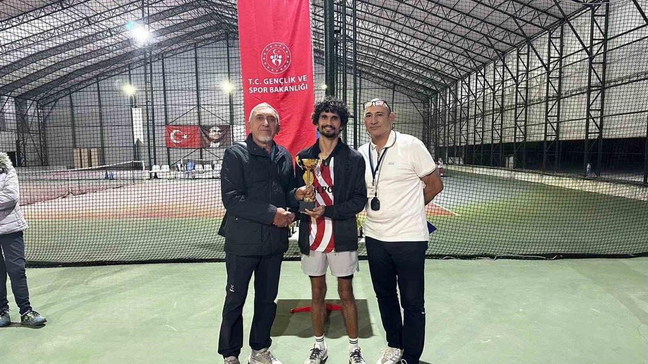 Cumhuriyet ruhu kortlara taşındı: Aydın'da 29 ekim tenis müsabakaları tamamlandı