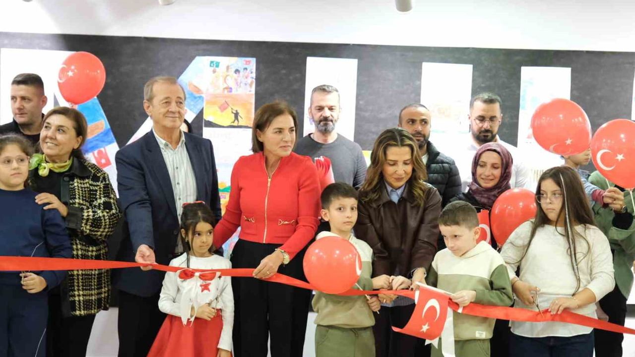 Cumhuriyet tutkusu minik fırçalarda hayat buldu