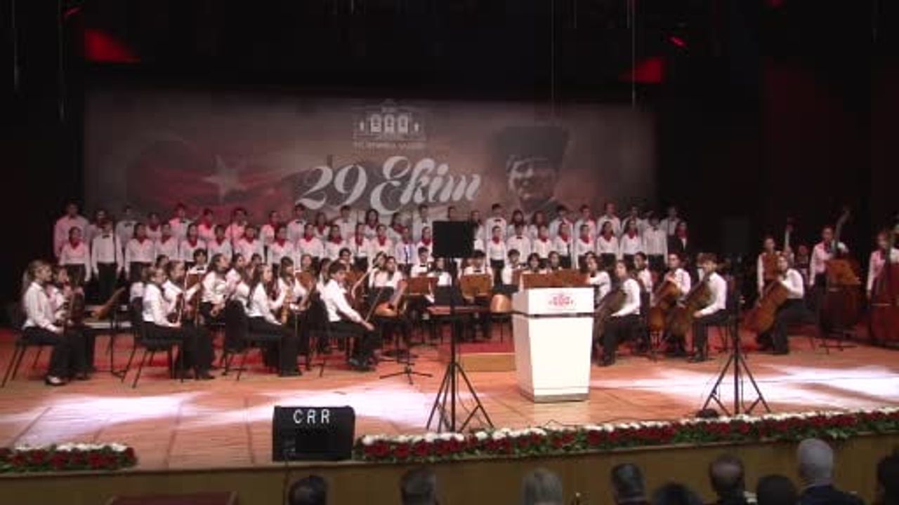 Cumhuriyetin 103. yılı Şişli'de düzenlenen törenle kutlandı