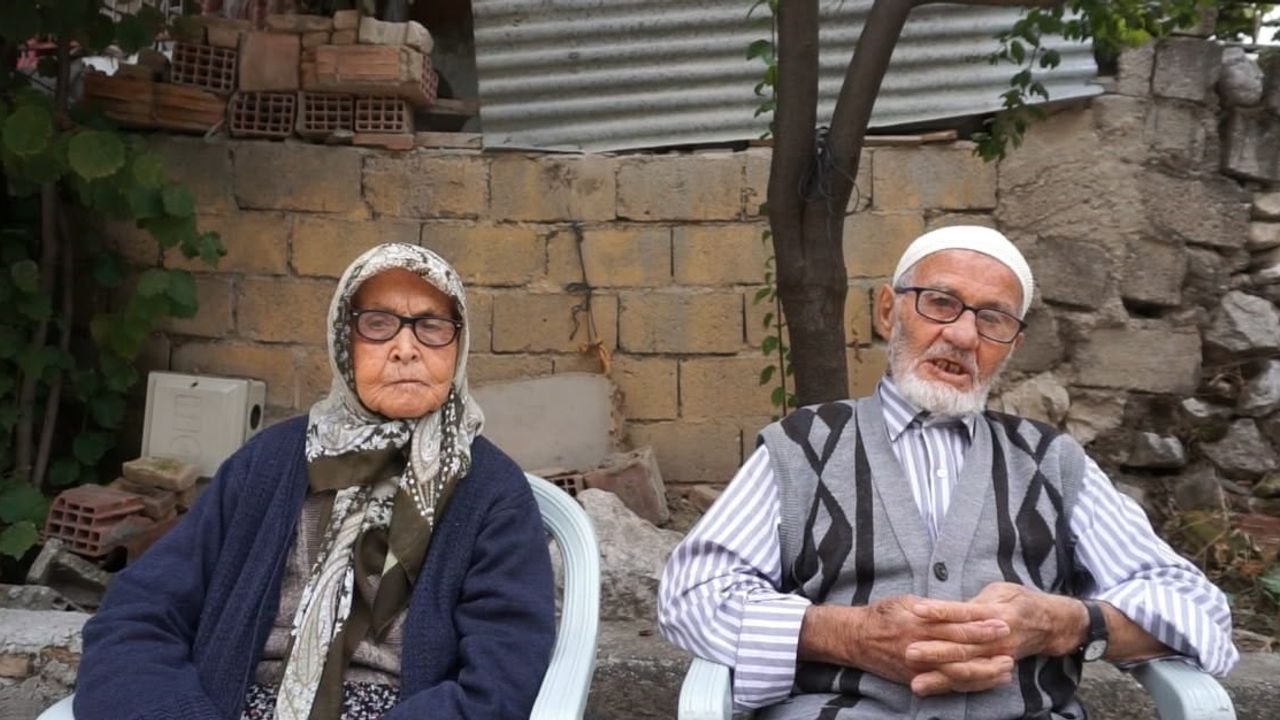 Cumhuriyetin anılarını taşıyan Gölhisar'lı çiftin 72 yıllık beraberliği