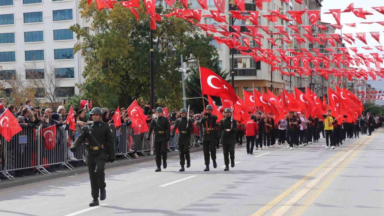 Cumhuriyetin temellerinde 103. yıl coşkusu: Sivas'ta birlik vurgusu