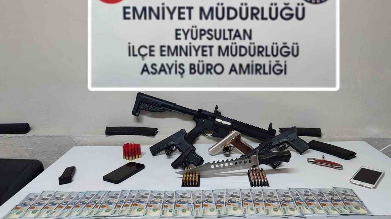 Çuvaldan çıkan otomatik tüfekle gözaltına alındılar: Eyüpsultan’da silah ticareti operasyonu