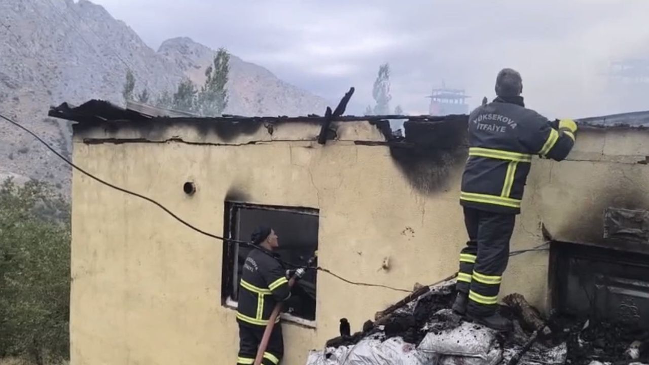 Dağlıca'da ilkokul ve ortaokul binasında sabah yangını