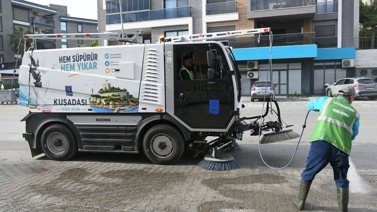 Dar sokaklarda dev etki: Kuşadası'nın kompakt temizlik aracı