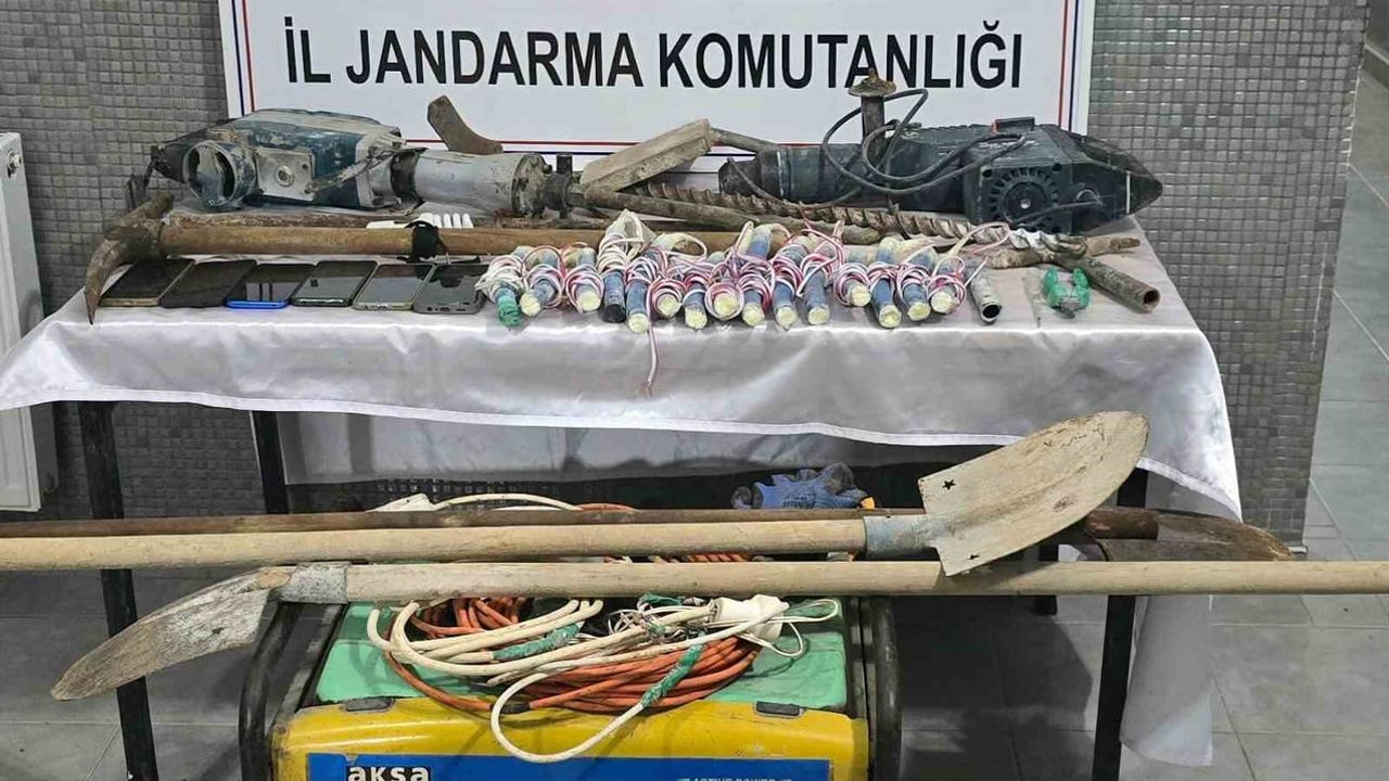 Darende'de gece baskını: izinsiz kazı yapan 6 şüpheli suçüstü yakalandı