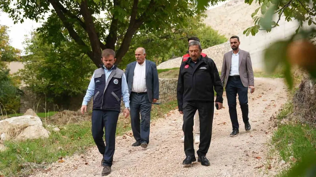 Darende'de Kılıçbağı mahalle yolları için saha incelemesi