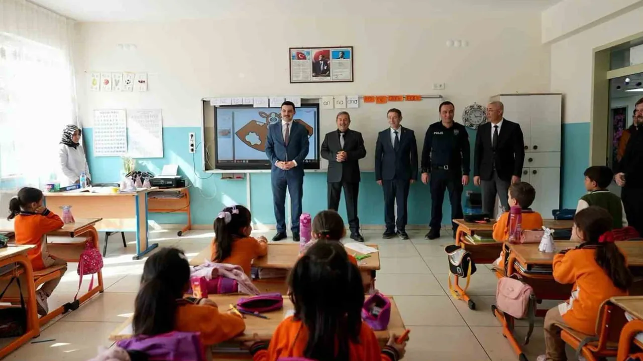 Darende'de yetkililer okulları ziyaret etti, ihtiyaçlar değerlendirildi