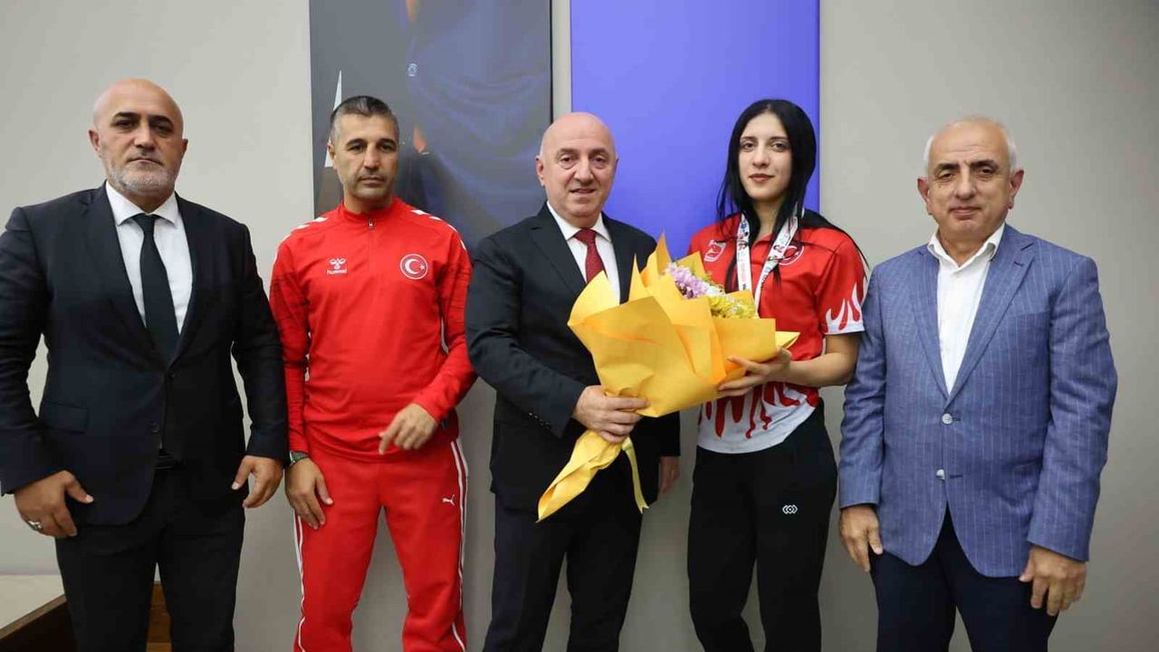 Darıca'da dünya şampiyonuna altınla ödül